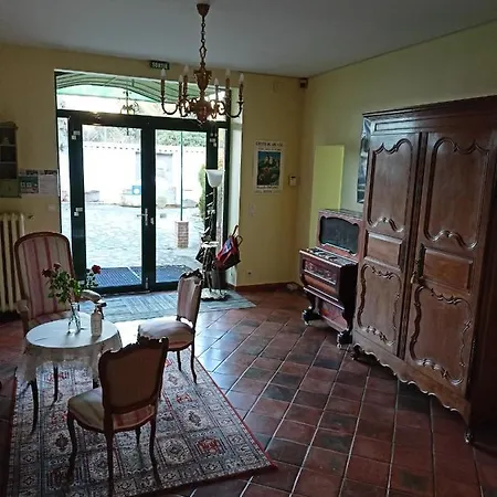 Couette-café Au Fond De La Cour Veyre-Monton