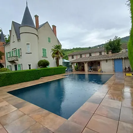 Au Fond De La Cour Bed & Breakfast 4*