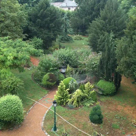 Bed & Breakfast Au Fond De La Cour 4*