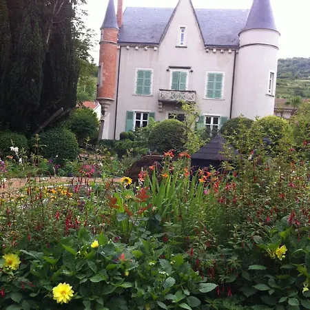 Au Fond De La Cour 4*