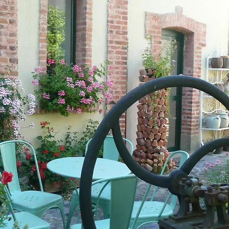 Couette-café Au Fond De La Cour Veyre-Monton