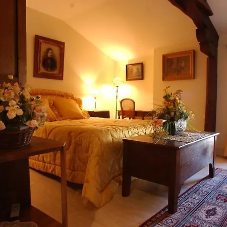 Au Fond De La Cour Veyre-Monton