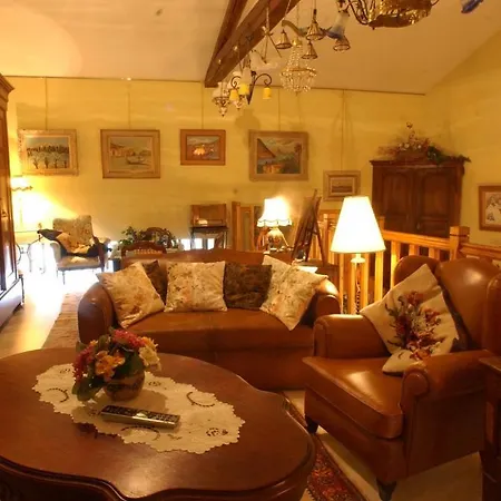Bed & Breakfast Au Fond De La Cour 4*